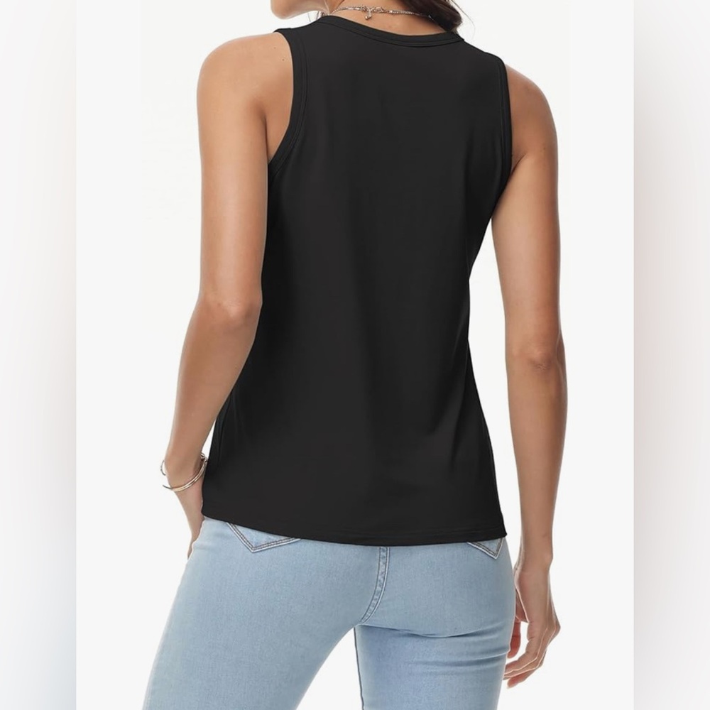 Keyhole V-Neck Tanktop - Picture 2 of 14